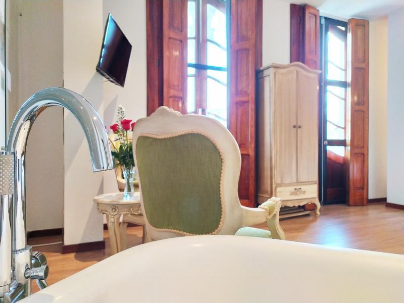 Casona 1914 - Gothic Cathedral View Rooftop 4* Quito