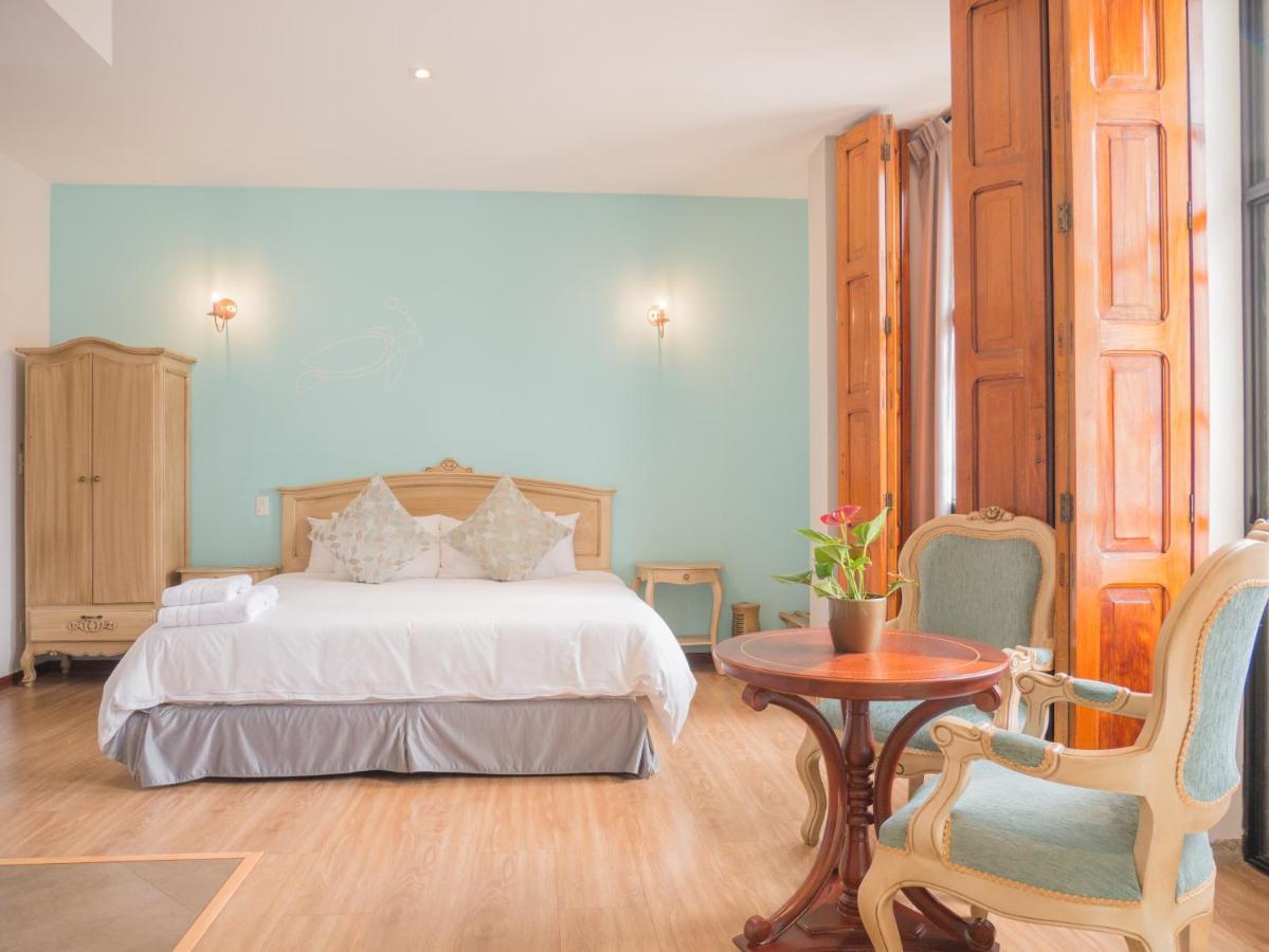 Bed & Breakfast Casona 1914 - Gothic Cathedral View Rooftop